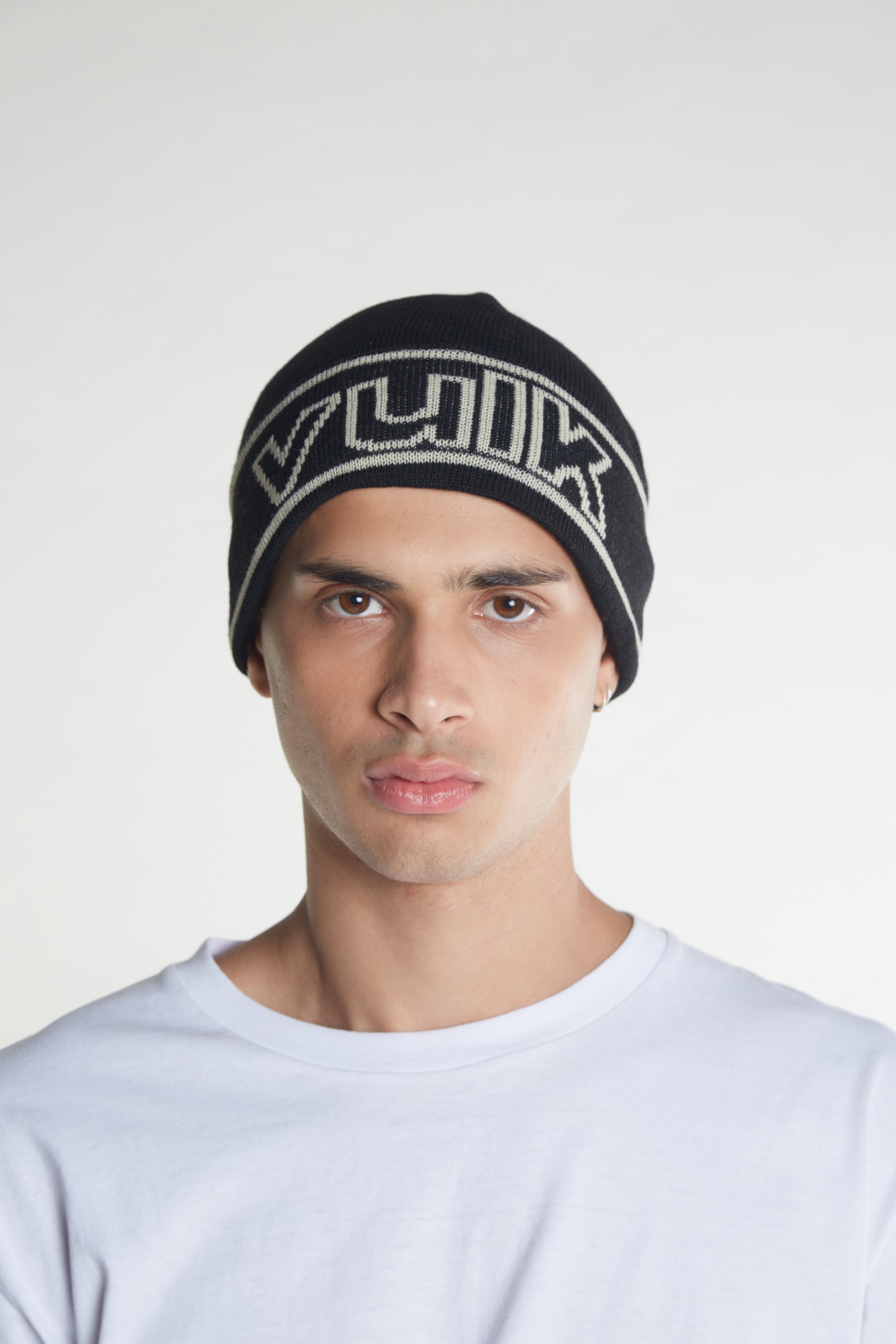 gorro_lana_vulk_outline_beanie_w23#NGO#NEGRO